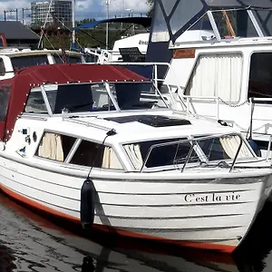 https://motor-yacht-amazone.thehaguehotels.net