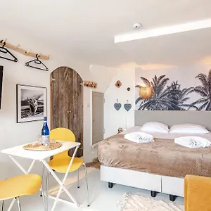 https://view-with-a-room.zandvoort-hotels.com