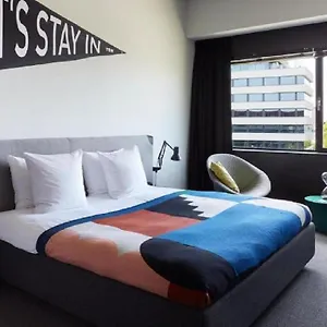 4* Отель The Social Hub West 4 Star