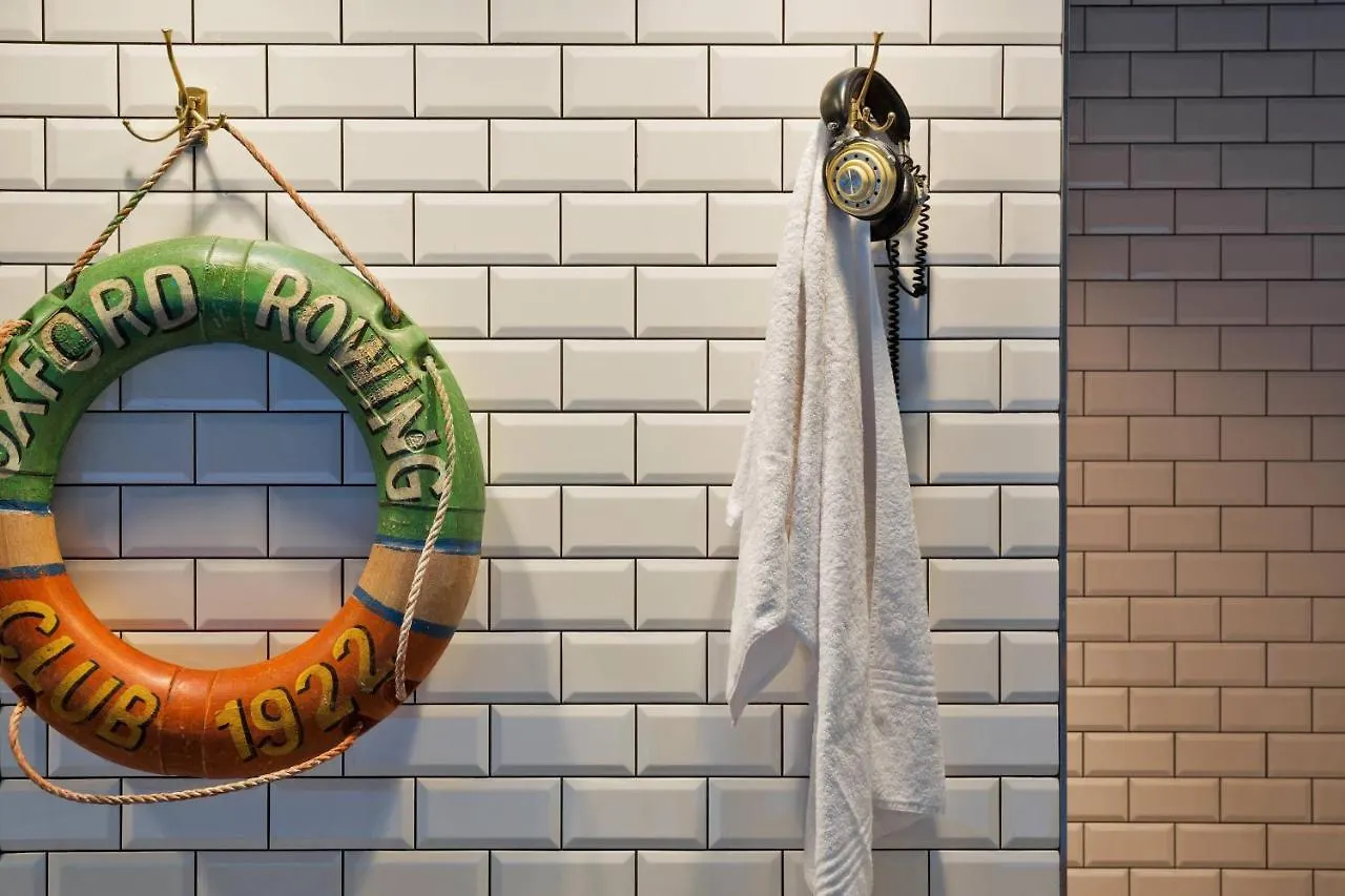 Moxy Amsterdam Houthavens Hotel