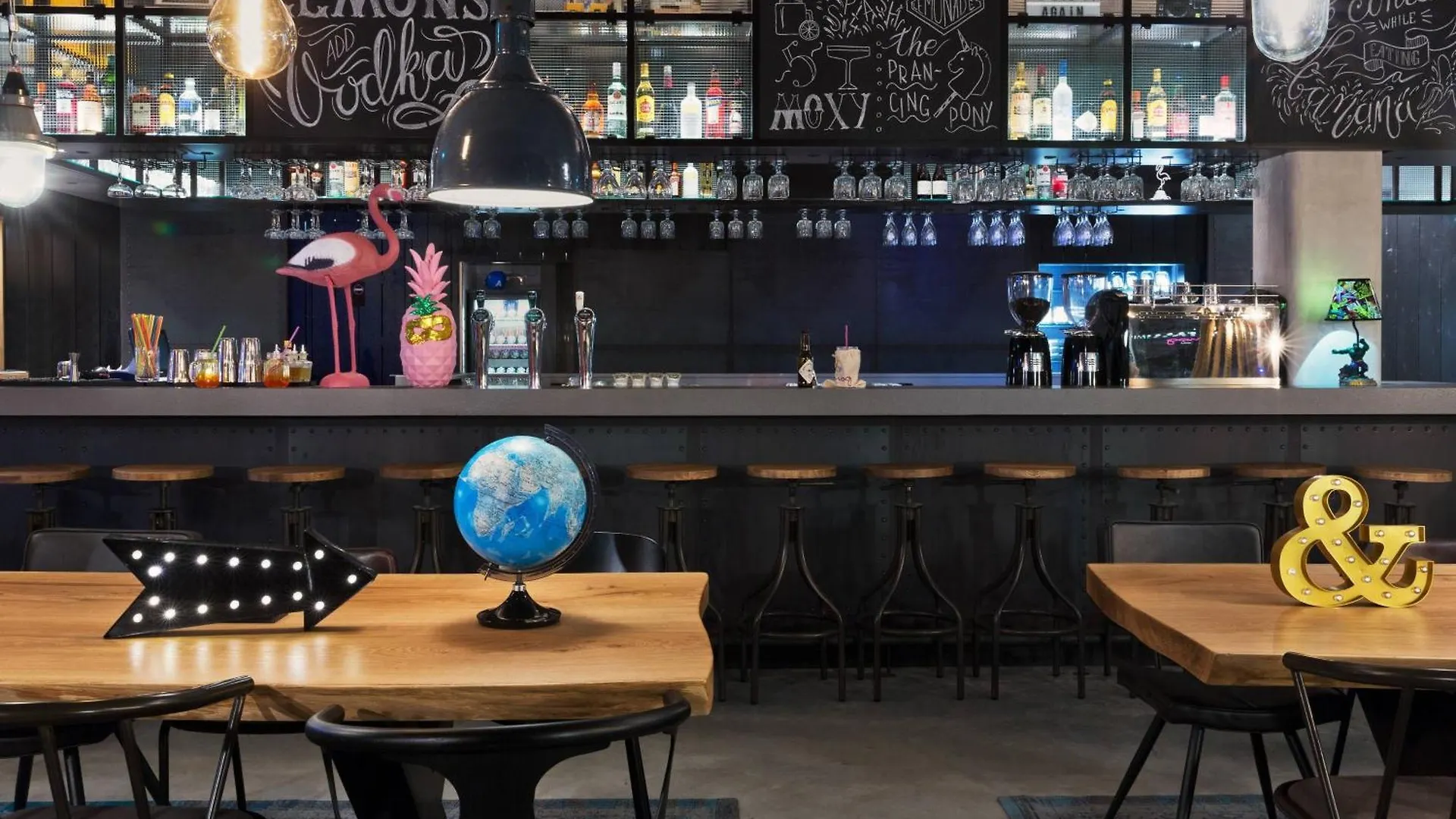 Hotel Moxy Amsterdam Houthavens Holandia