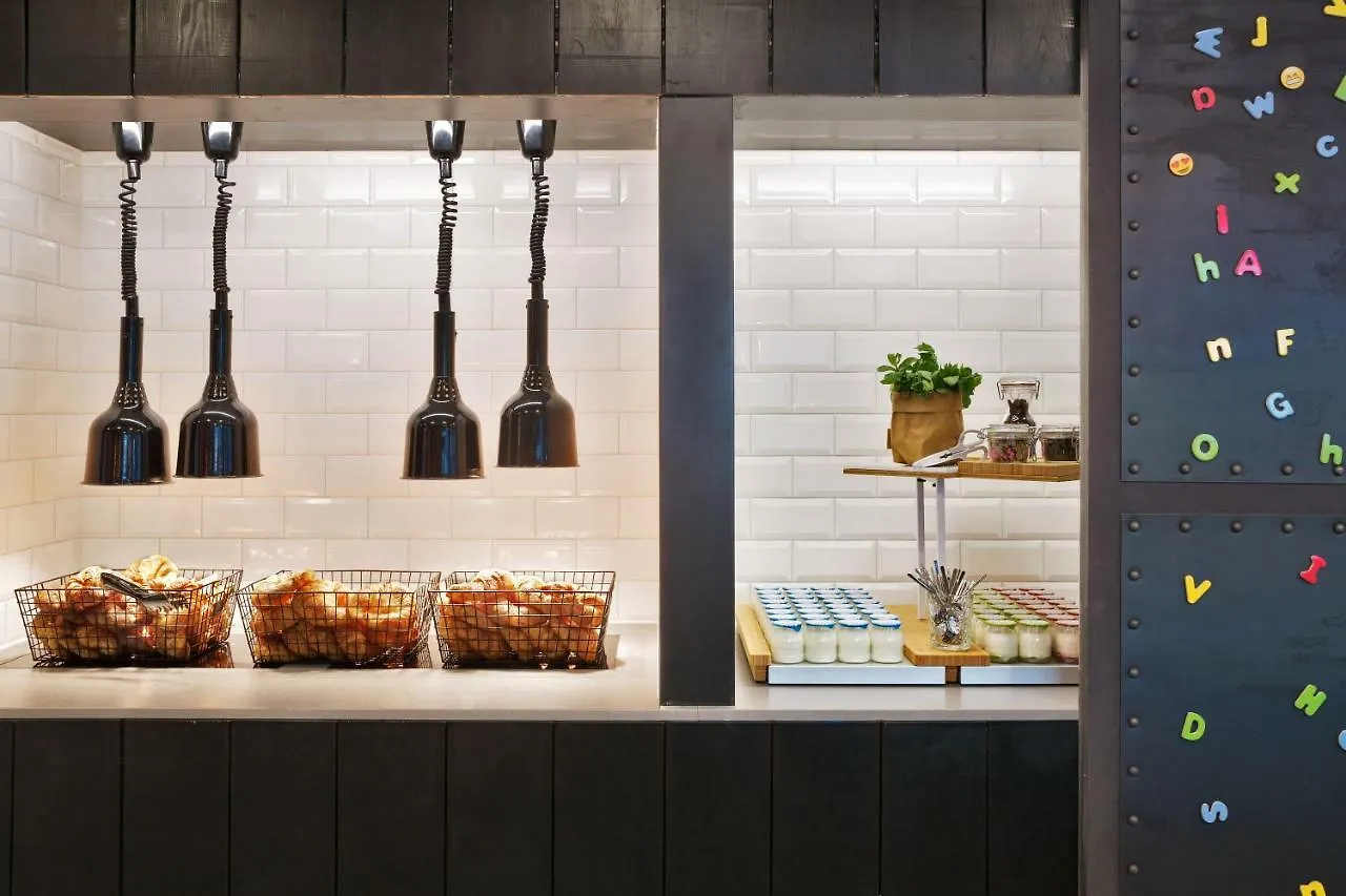 Hotel Moxy Amsterdam Houthavens 4*,